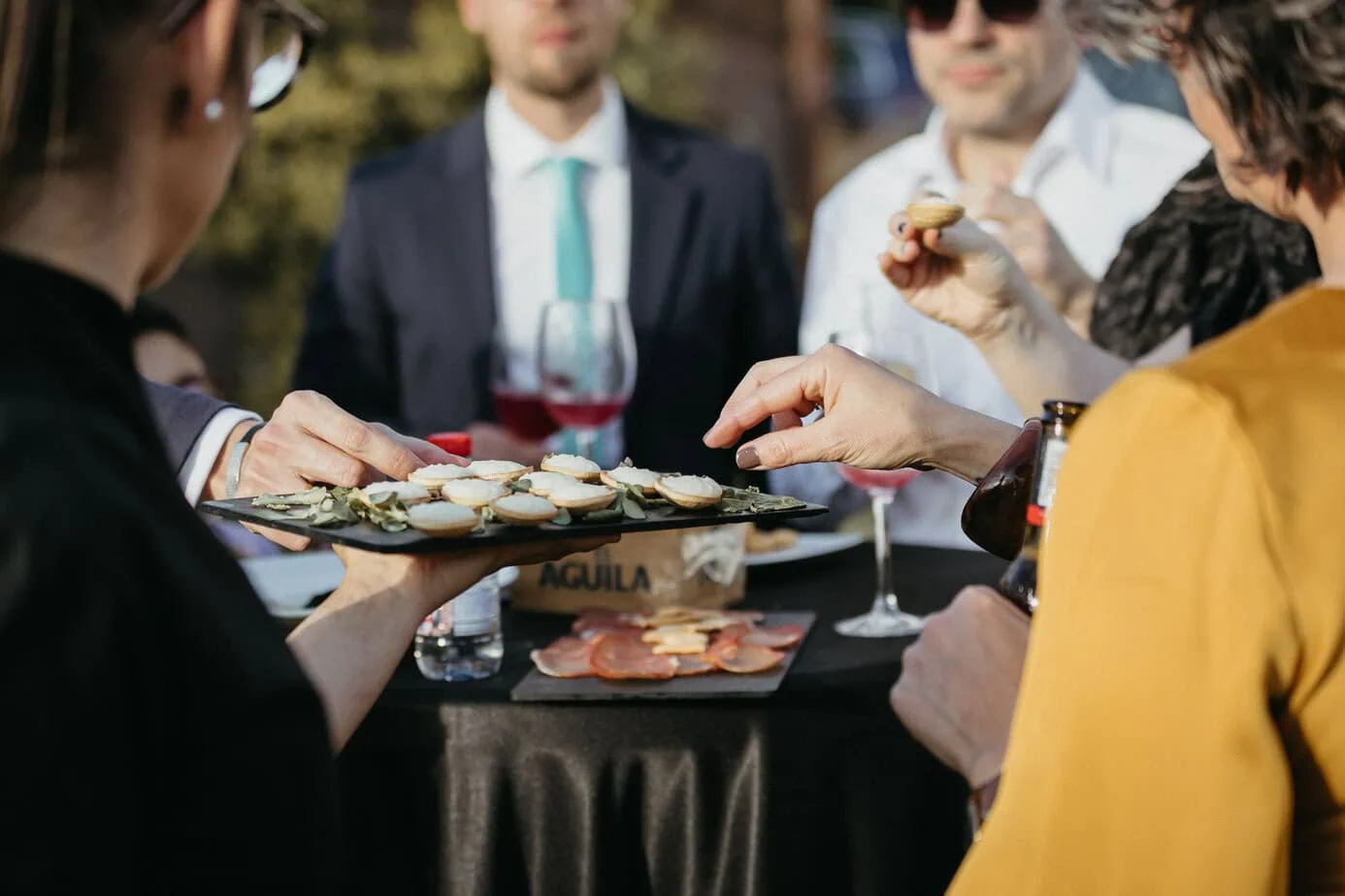 wedding cocktail hour finca la plata venue ()