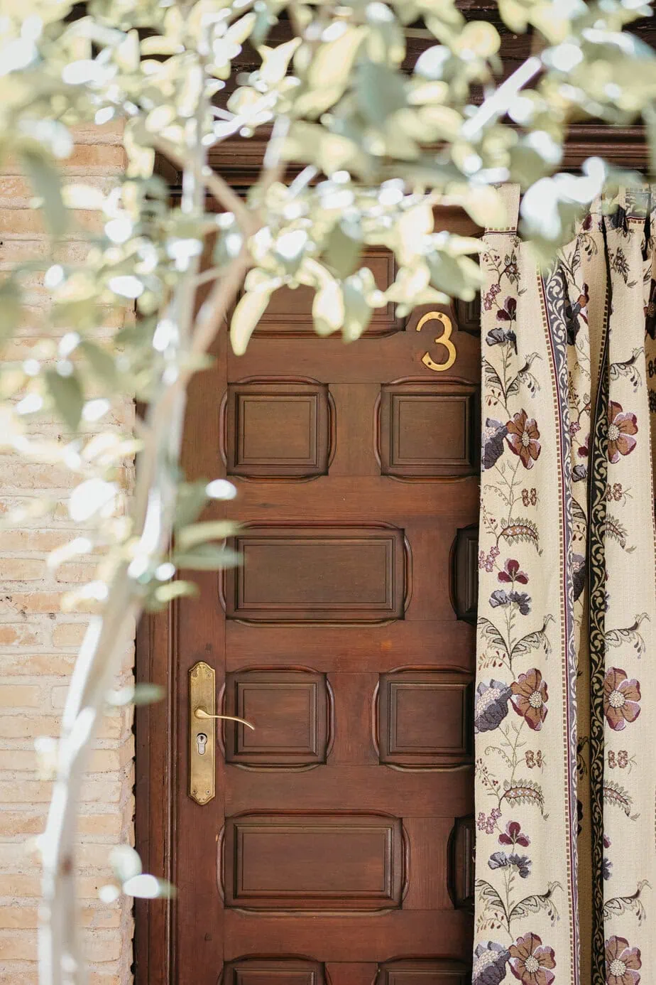 bride getting ready details casas de lujan ()
