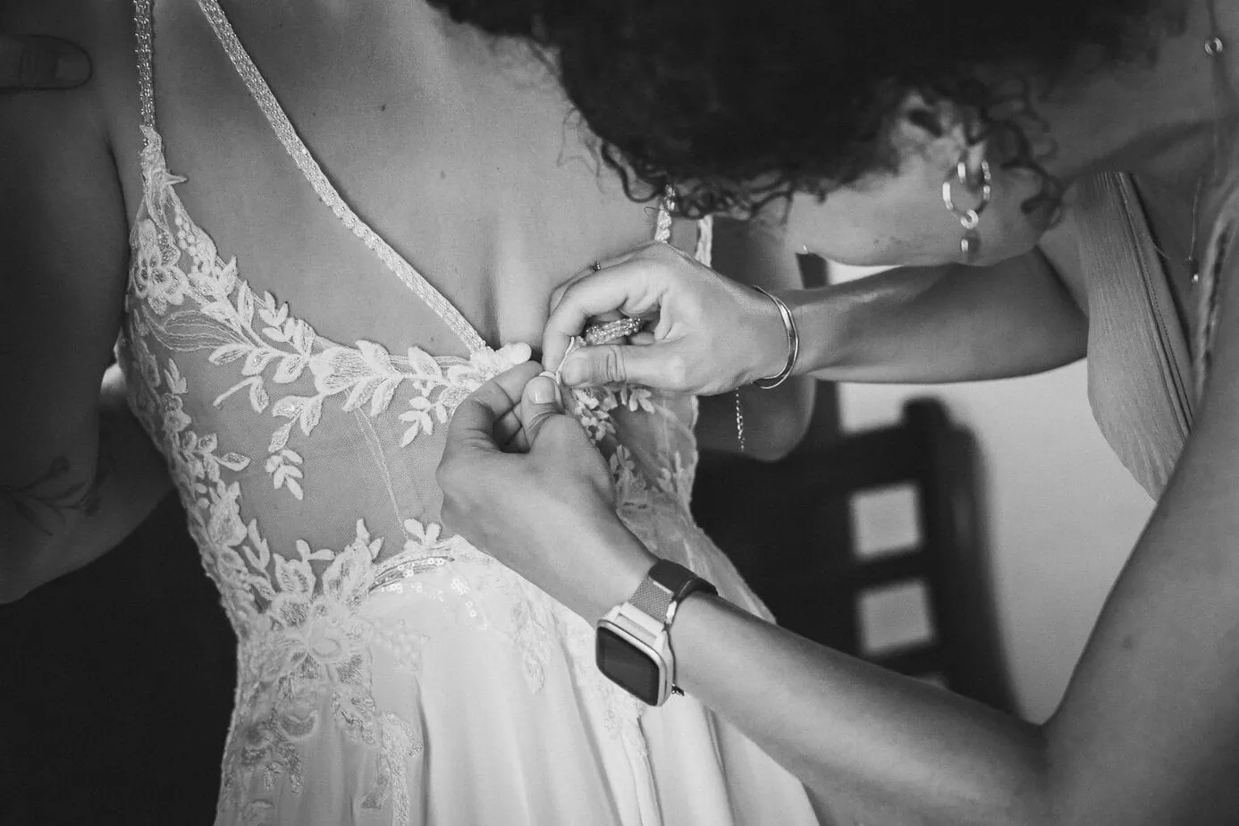 bride getting ready details casas de lujan ()