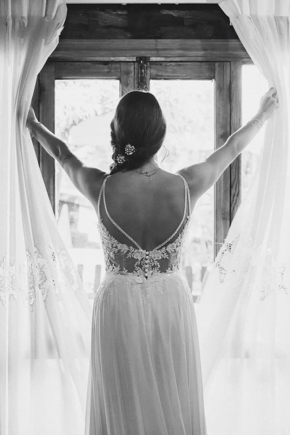 bride getting ready details casas de lujan ()