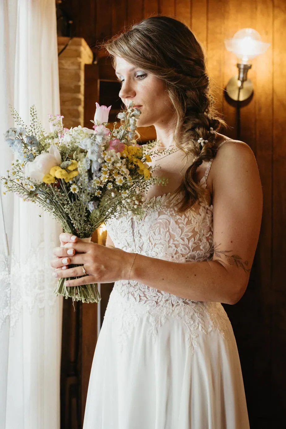 bride getting ready details casas de lujan ()