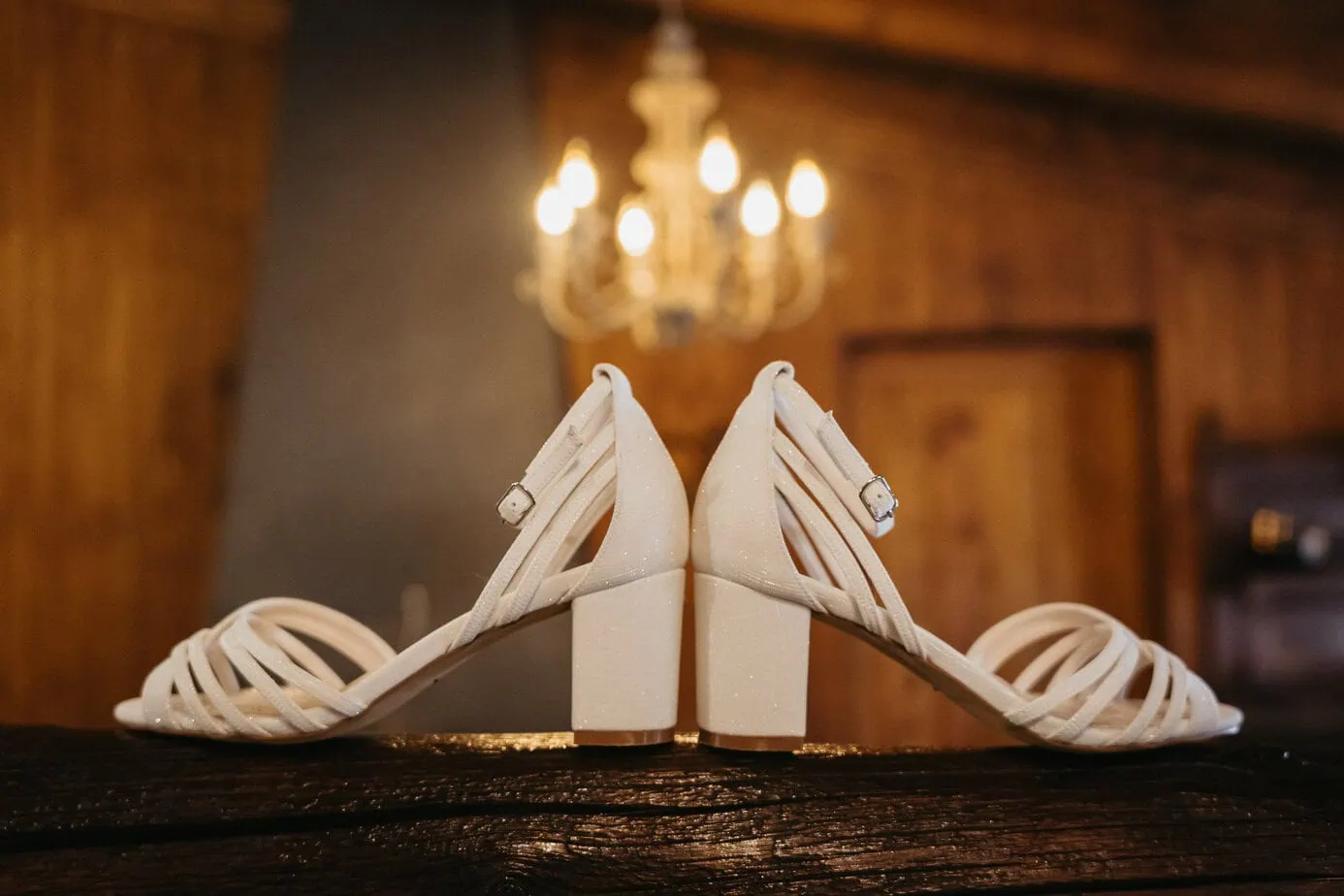 bride getting ready details casas de lujan ()