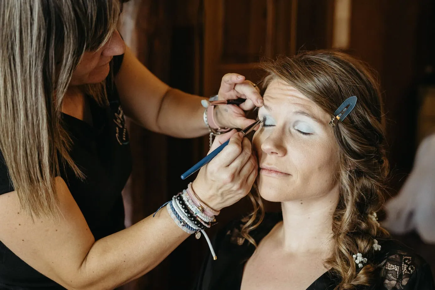 bride getting ready details casas de lujan ()
