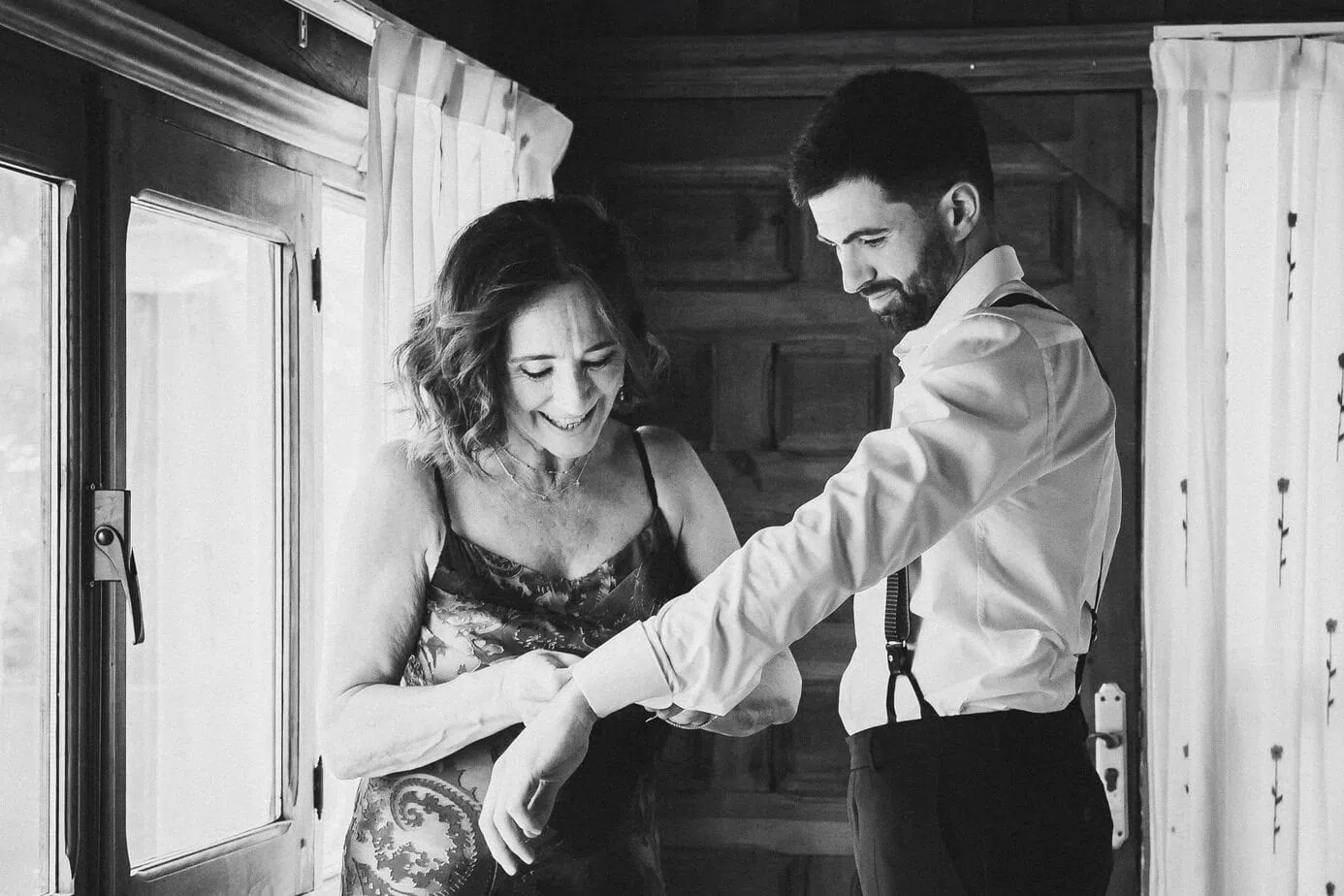 groom getting ready casas de lujan ()