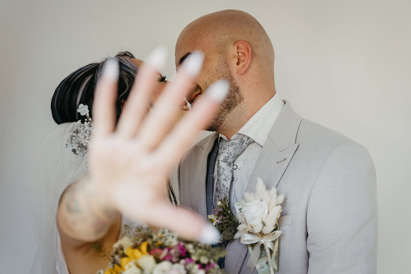 Fotógrafos de bodas en Finca La Plata durante la preparación y gran día