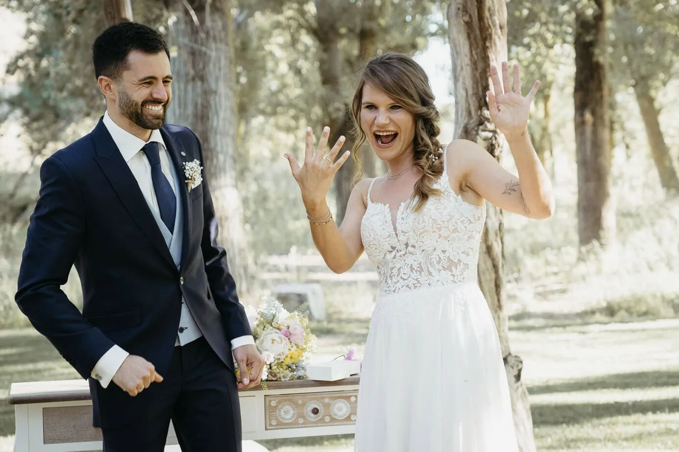 Emotiva ceremonia civil captada por fotógrafos de bodas en Hospedería Casas de Luján.