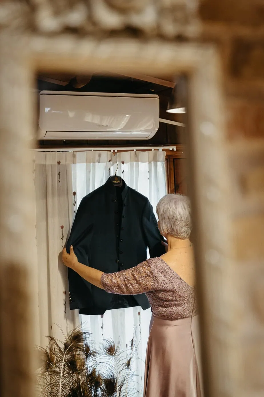 wedding groom preparations hospederia casas de lujan cuenca fotoarte c ()