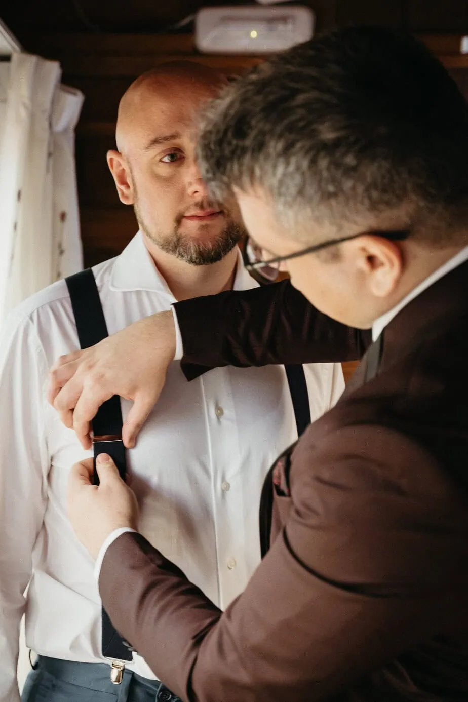 wedding groom preparations hospederia casas de lujan cuenca fotoarte c ()