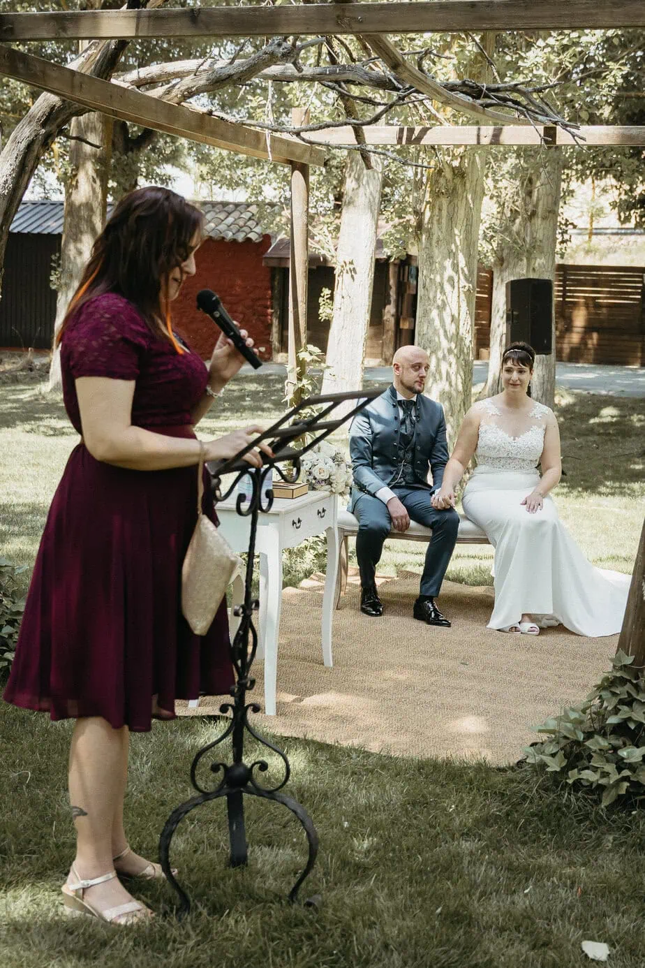 outdoor wedding ceremony hospederia casas de lujan cuenca fotoarte c ()
