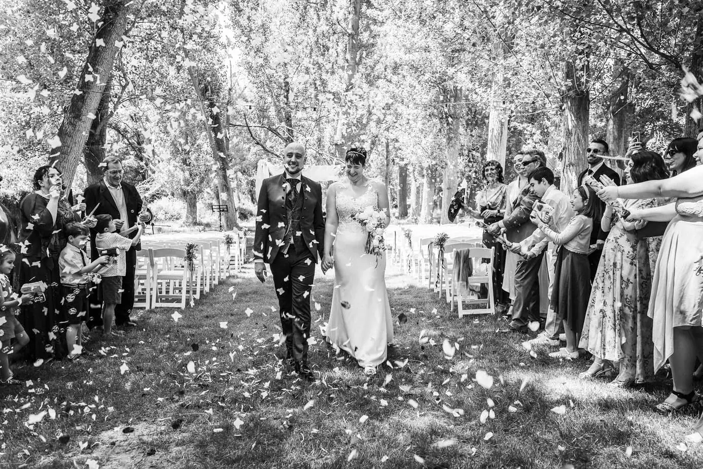 outdoor wedding ceremony hospederia casas de lujan cuenca fotoarte c ()