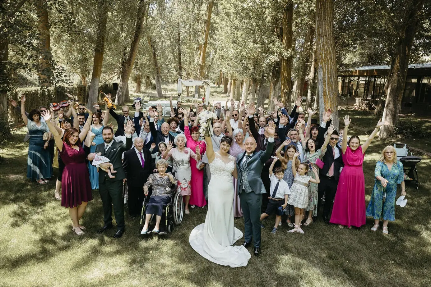 outdoor wedding ceremony hospederia casas de lujan cuenca fotoarte c ()