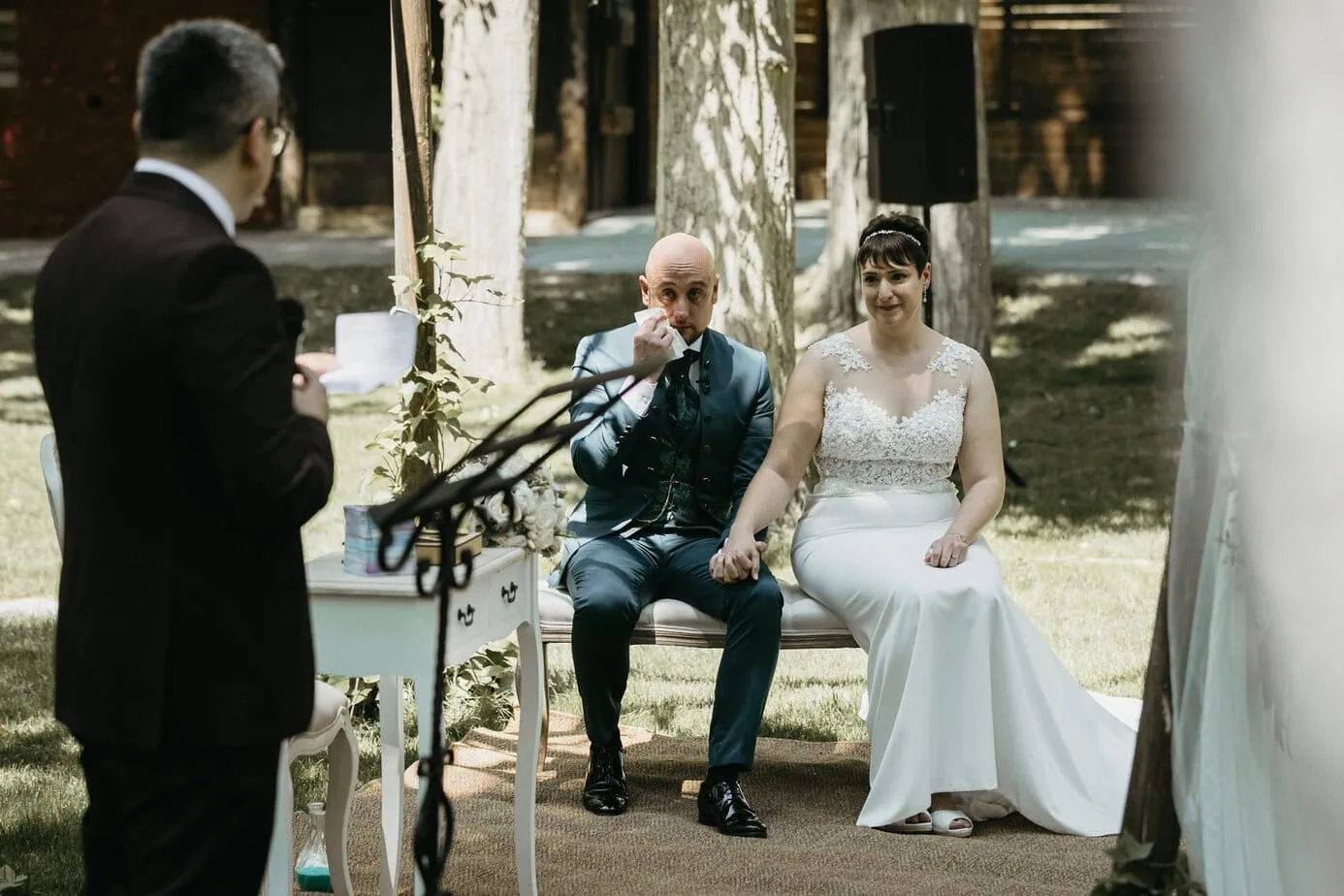 outdoor wedding ceremony hospederia casas de lujan cuenca fotoarte c ()