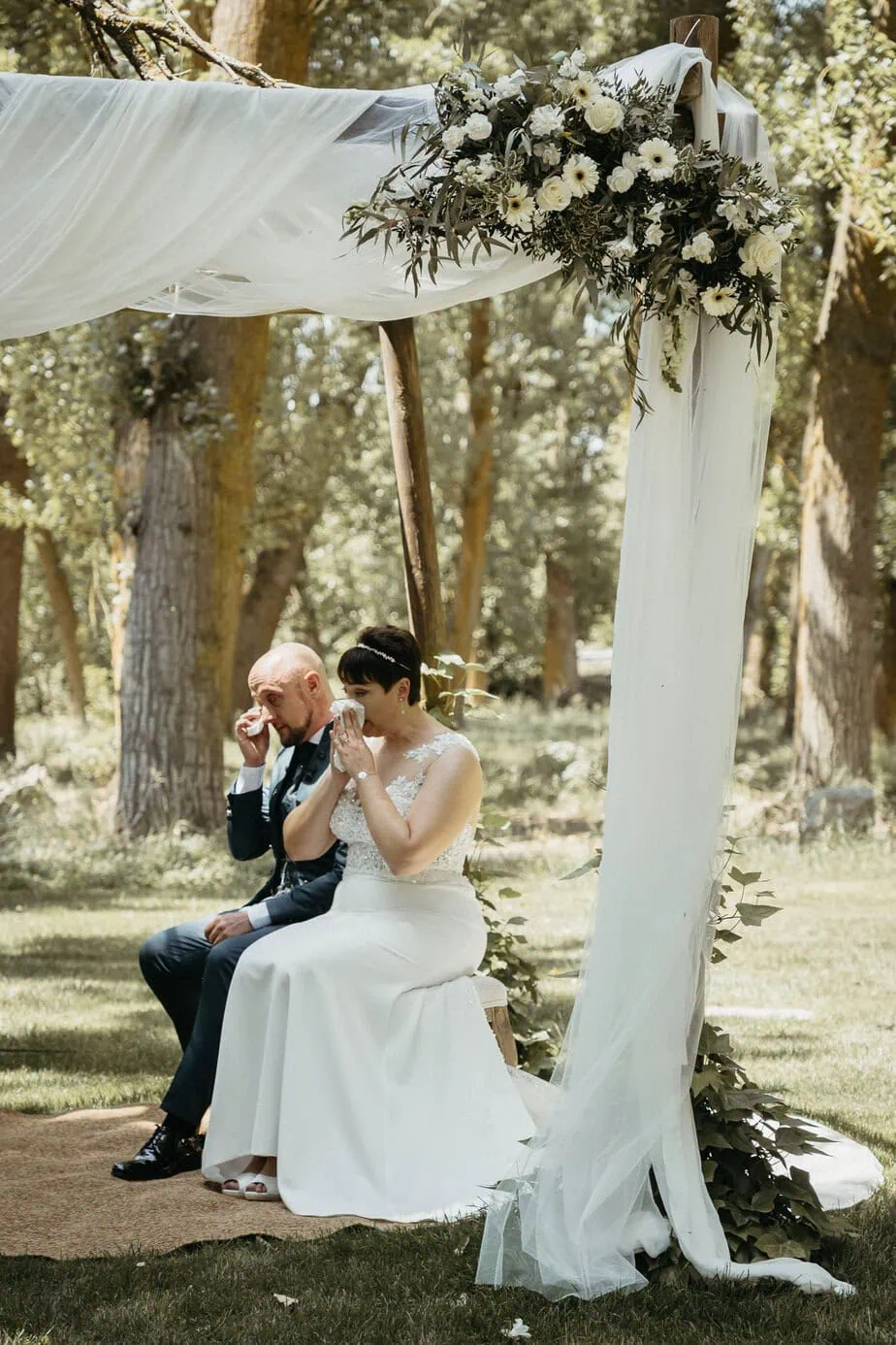 outdoor wedding ceremony hospederia casas de lujan cuenca fotoarte c ()