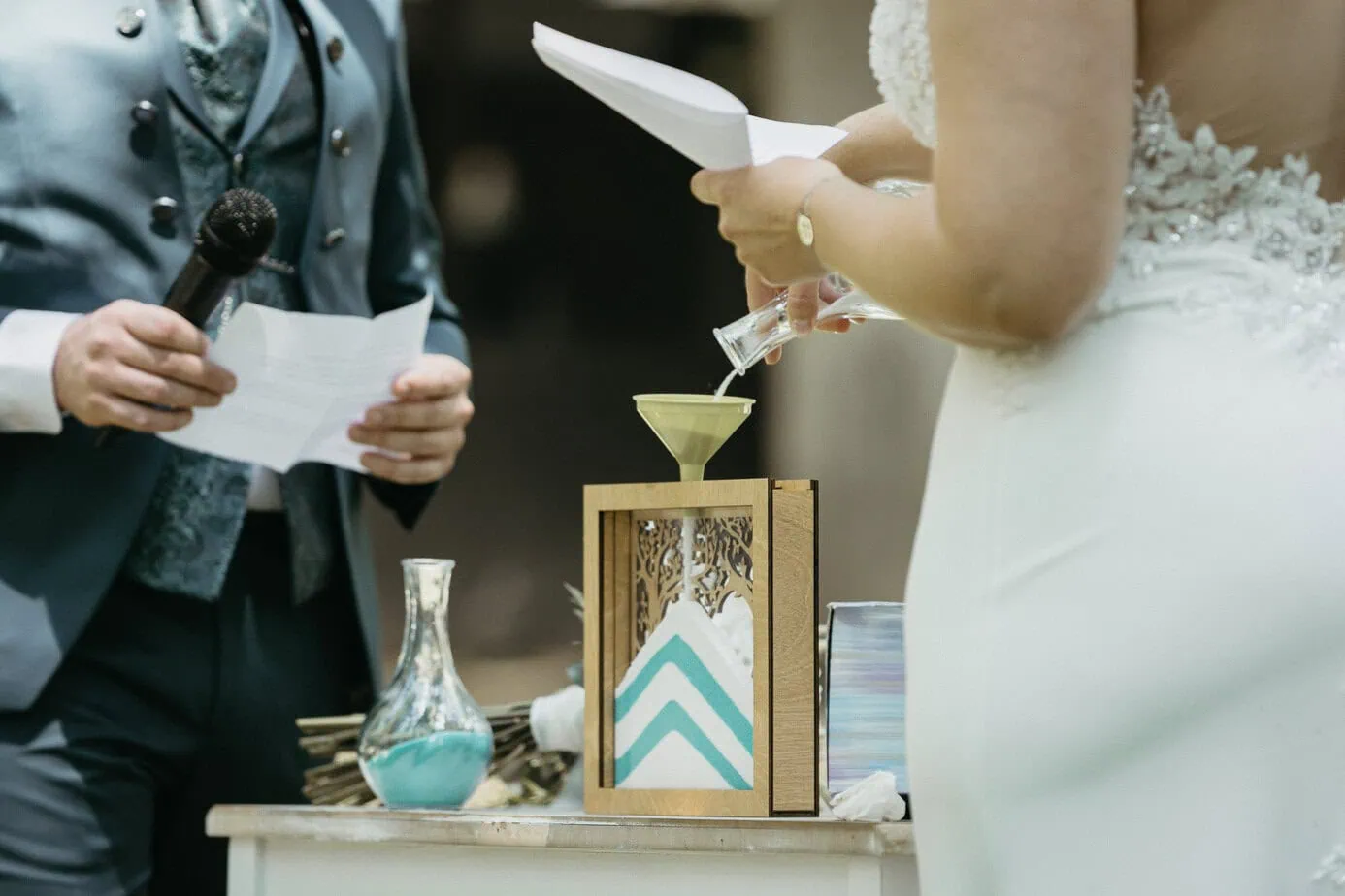 outdoor wedding ceremony hospederia casas de lujan cuenca fotoarte c ()