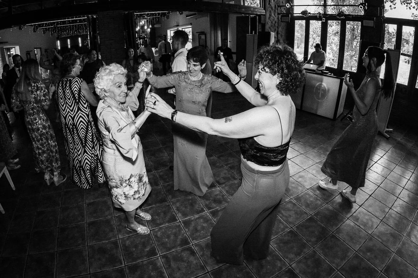 wedding party dance hospederia casas de lujan cuenca fotoarte c ()